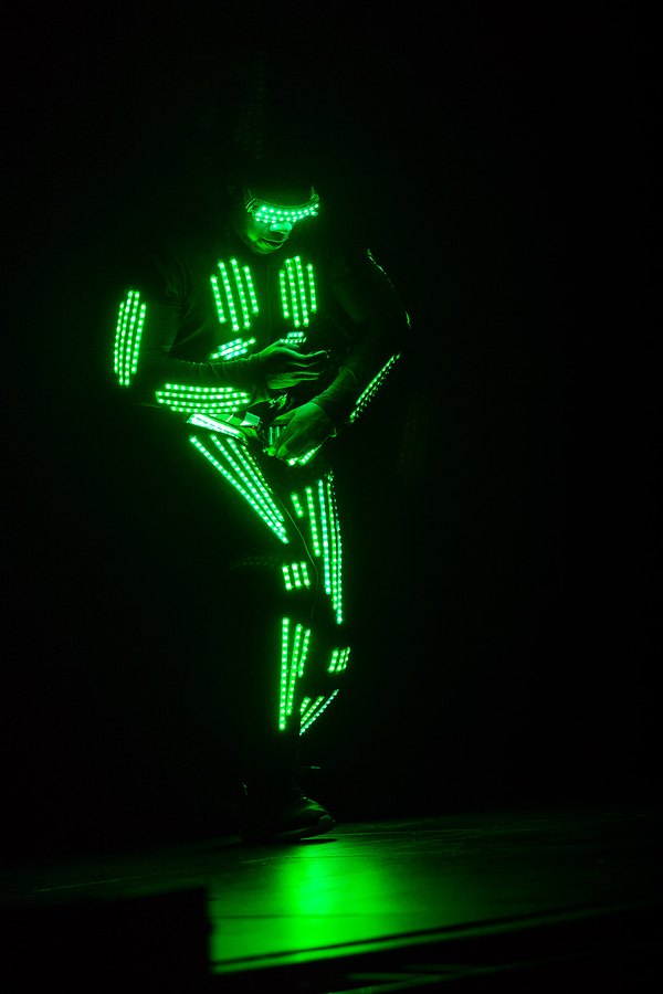 LED live performer